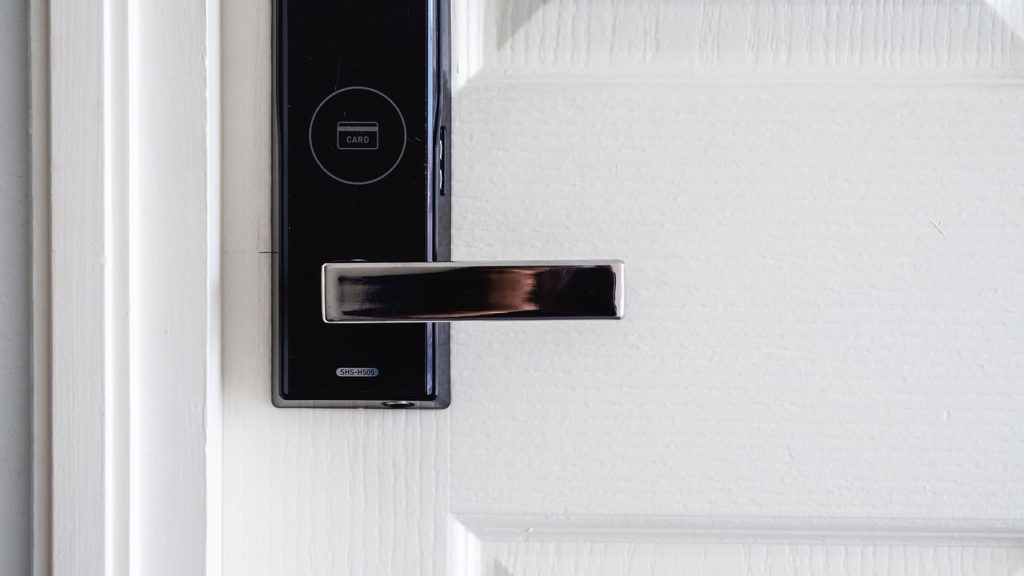 Benefits of using a smart lock instead of a std deadbolt